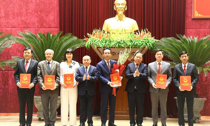 Tỉnh Hòa Bình bổ nhiệm giám đốc các sở sau sắp xếp, tinh gọn bộ máy