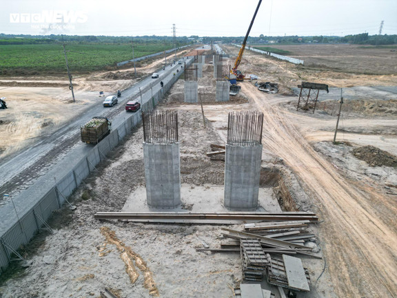 Tấp nập thi công Vành đai 3 qua Đồng Nai, nhiều gói thầu tăng tốc về đích