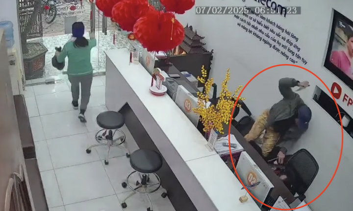 Bảo vệ kể phút lao tới can ngăn kẻ cầm dao tấn công nữ nhân viên bán hàng