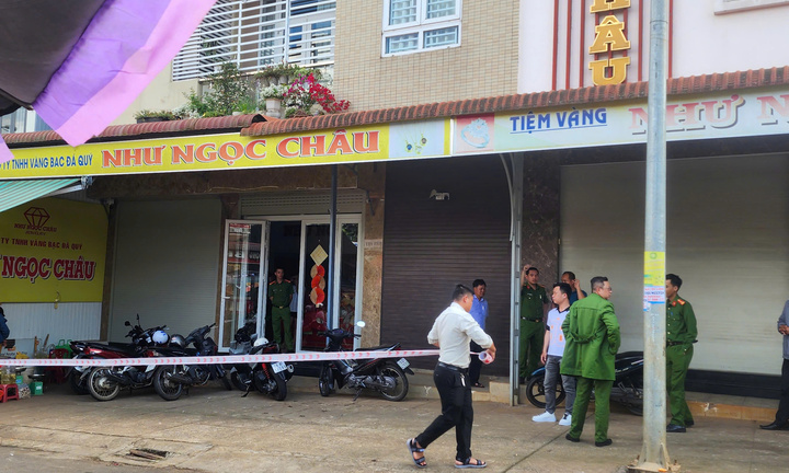 Truy bắt kẻ dùng búa phá tủ kính, cướp tiệm vàng ở Lâm Đồng