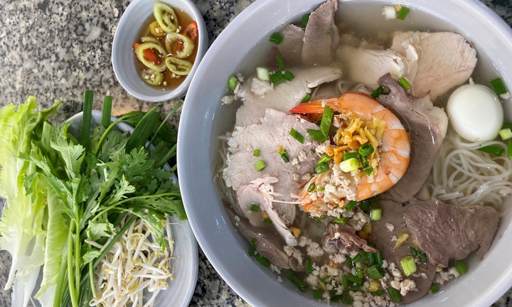 Cách nấu hủ tiếu Nam Vang thơm ngon đơn giản