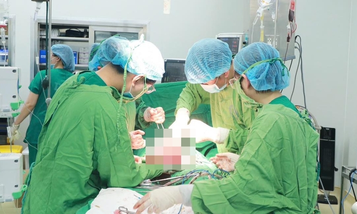 Báo động đỏ cứu sản phụ ngừng tuần hoàn sau sinh con