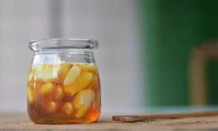 Công dụng bất ngờ của tỏi ngâm mật ong