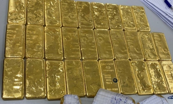 Chiêu thức chuyển hơn 3 tạ vàng qua biên giới rồi bán cho 6 cửa hàng ở Hà Nội 