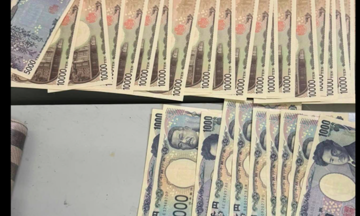 Tìm chủ nhân túi chứa hàng trăm ngàn ngoại tệ bỏ quên tại sân bay Nội Bài