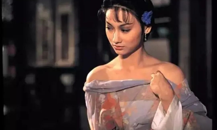 Sao Hoa ngữ 18/2: Sao 'Ỷ Thiên Đồ Long ký' từng phải khâu 89 mũi trên mặt 