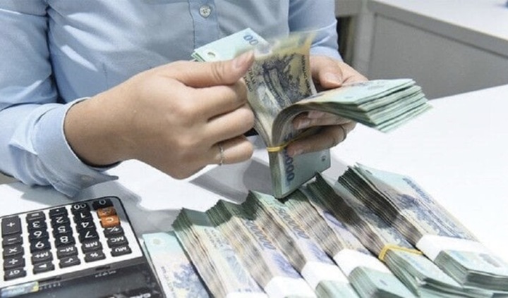 Có nên đánh thuế tiền lãi gửi tiết kiệm?