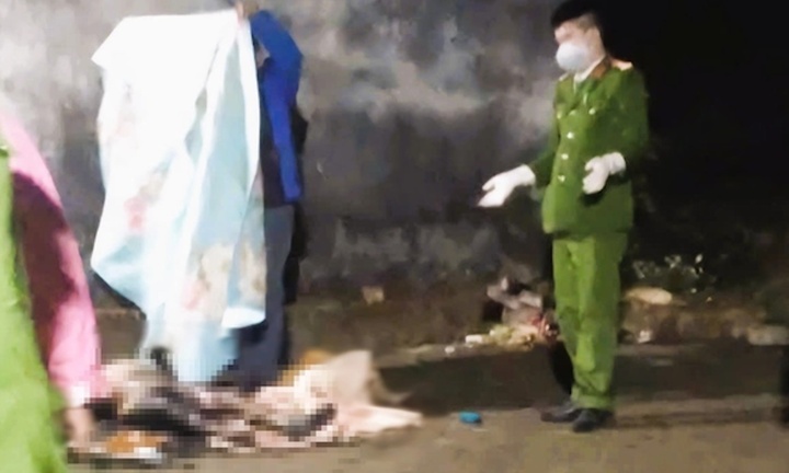 Người phụ nữ sống một mình dùng xăng tự thiêu