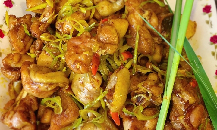 Cách làm gà xào sả ớt ngon tại nhà