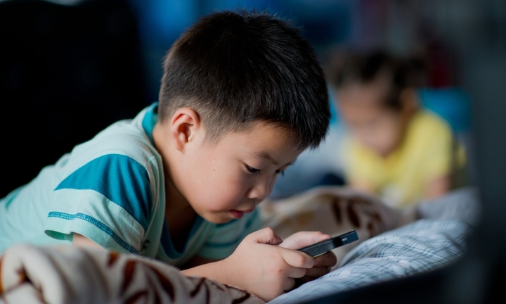 Bé 4 tuổi nói chưa rõ, bác sĩ cảnh báo nguyên nhân từ sai lầm của người lớn