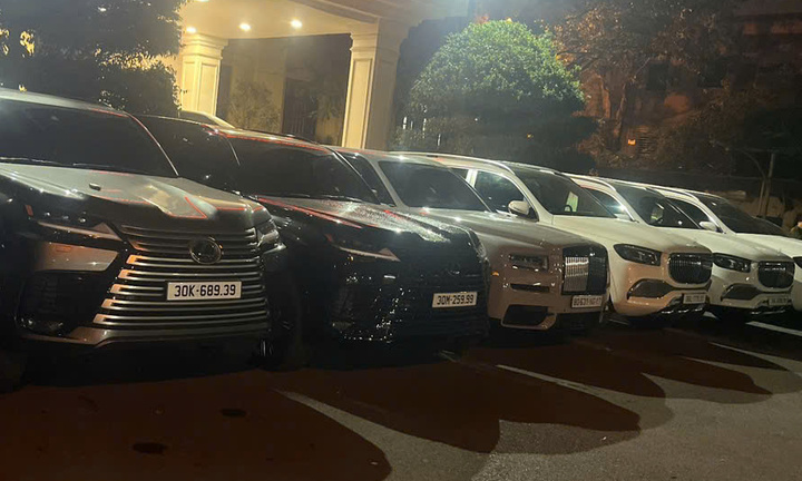 Bắt nhóm tội phạm xuyên quốc gia lừa đảo tiền ảo, thu giữ 500 tỷ, nhiều xe sang