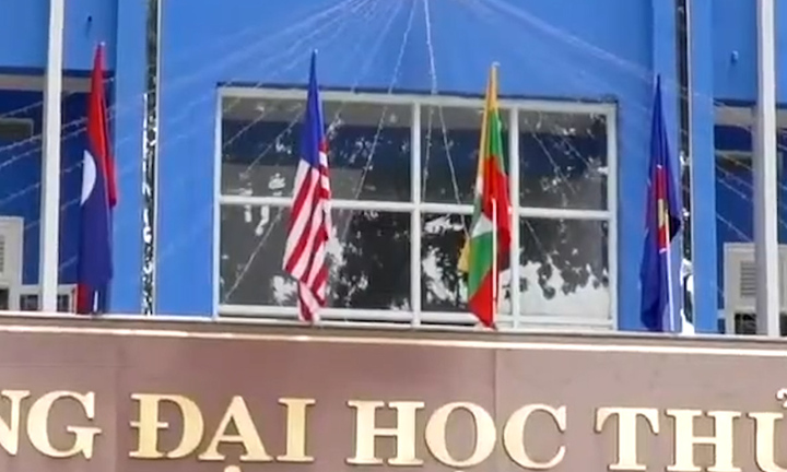 Không có chuyện 'công an dỏm đi xe biển xanh vào trường đọc lệnh bắt nam sinh'