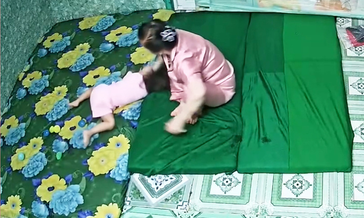 Bắt khẩn cấp người phụ nữ bạo hành 2 bé tại điểm giữ trẻ tự phát ở Long An