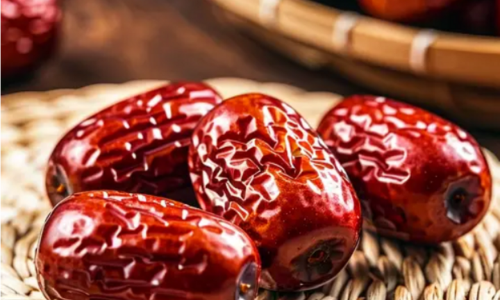 Ba kiểu ăn táo đỏ gây hại cơ thể