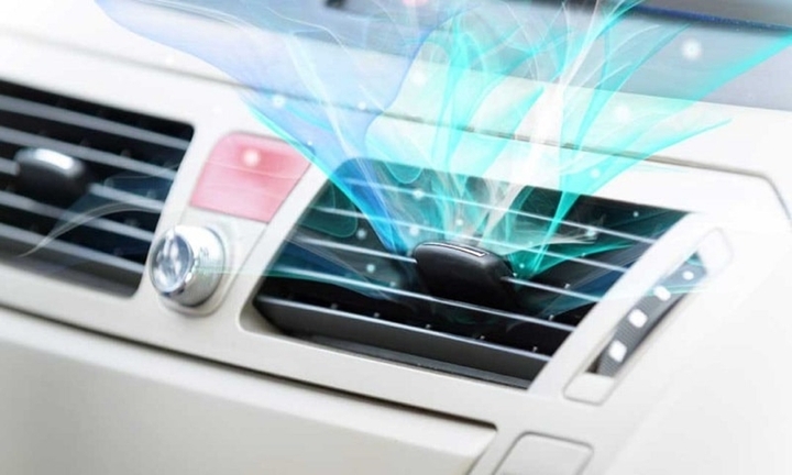 Mẹo sử dụng điều hòa ô tô mùa nồm ẩm