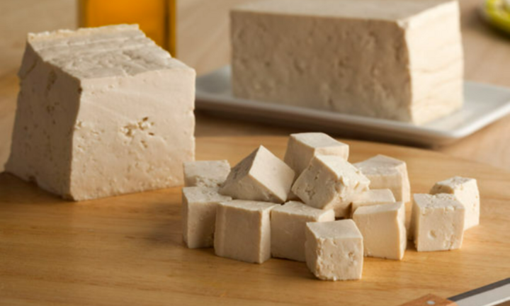 Đậu phụ giúp bổ sung protein và thanh nhiệt, nhưng nhóm người này nên tránh xa