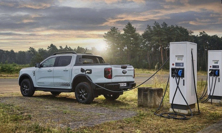 Ford Ranger PHEV hé lộ một số chi tiết động cơ trước thềm ra mắt