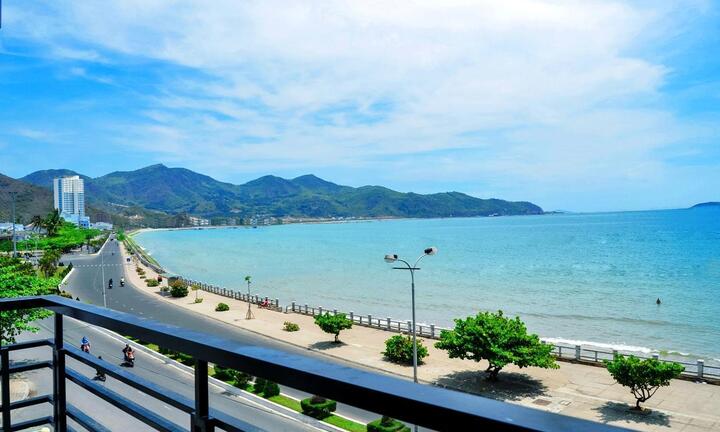 Du lịch Nha Trang ngắm Bãi Tiên như thực như mơ