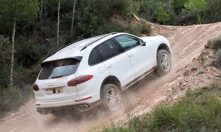 Không nhường đường cho xe lên dốc bị phạt bao nhiêu tiền?