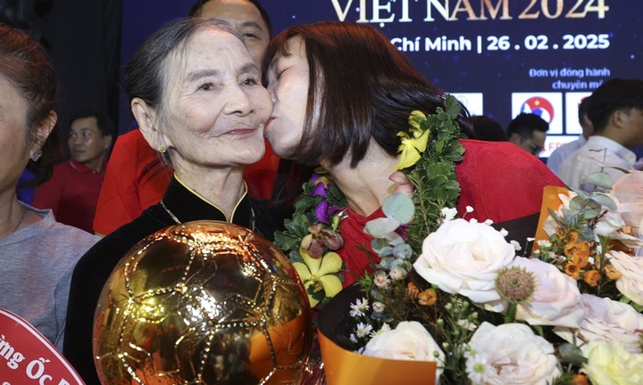 Lời xúc động của nữ cầu thủ đặc biệt nhất giành Quả bóng vàng Việt Nam