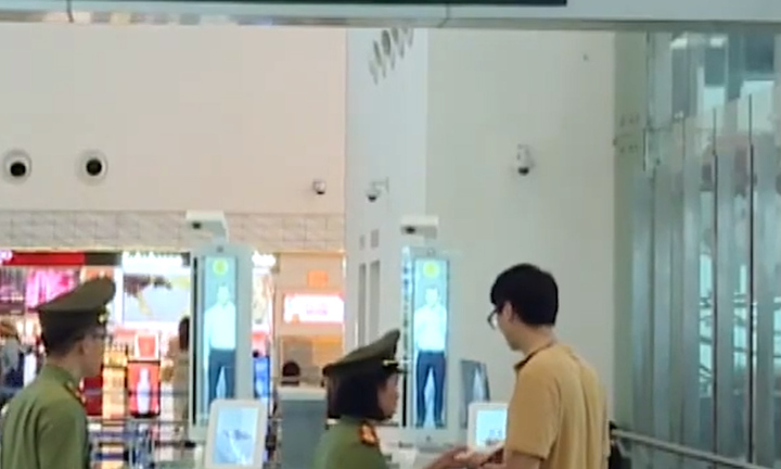 Người phẫu thuật thẩm mỹ cần làm lại thẻ căn cước, hộ chiếu