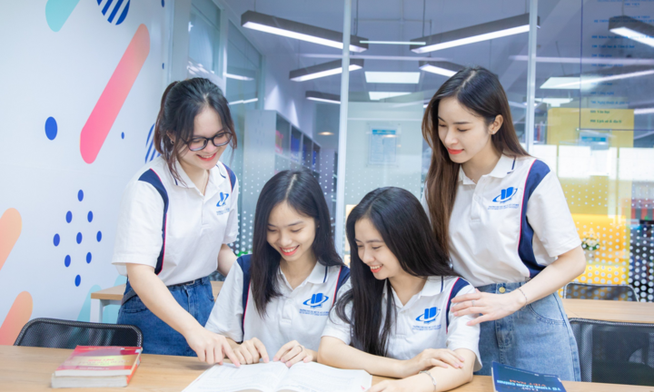 Một trường đại học thưởng 20 triệu đồng cho sinh viên đạt điểm IELTS cao