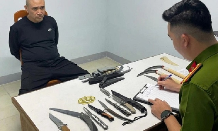 Hàng chục cảnh sát vây bắt kẻ có lệnh truy nã đặc biệt nguy hiểm