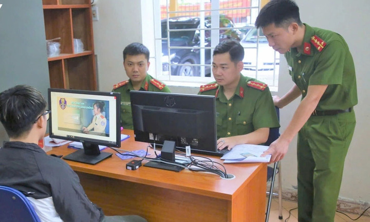 CSGT tiếp nhận hồ sơ cấp, đổi giấy phép lái xe cả ngày thứ Bảy