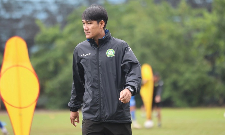 Đội Công Phượng chọn cựu Quả bóng vàng làm HLV tạm quyền