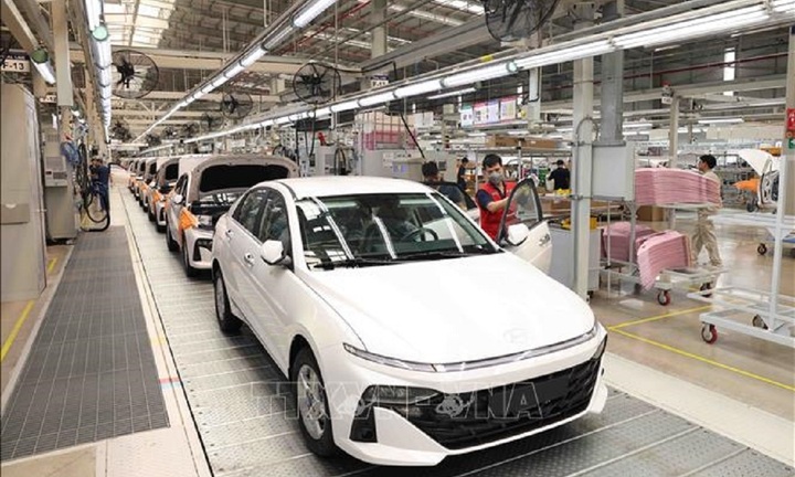 Thị trường ô tô Việt Nam: Hàng tồn kho kỷ lục, cung vượt xa cầu