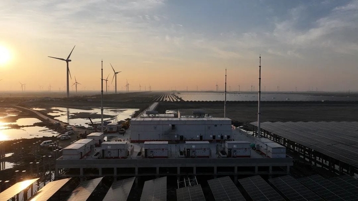 Trung Quốc vận hành trang trại điện mặt trời-hydro ngoài khơi lớn nhất