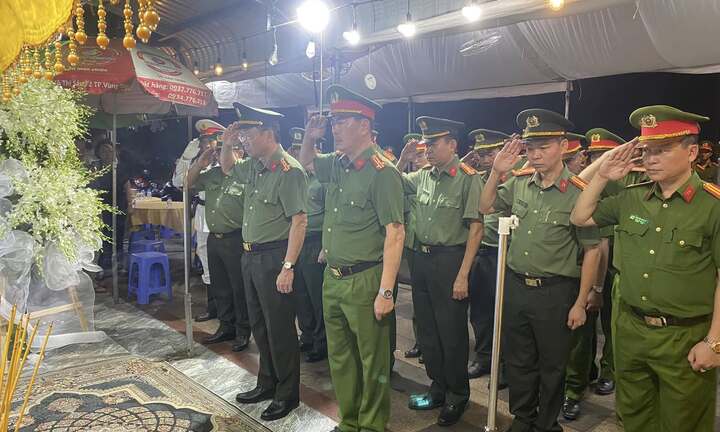 Truy thăng cấp bậc hàm cho chiến sĩ cảnh sát hy sinh khi làm nhiệm vụ