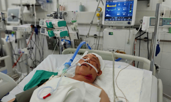 Vợ nguy kịch, chồng gõ cửa từng nhà vay tiền trong tuyệt vọng