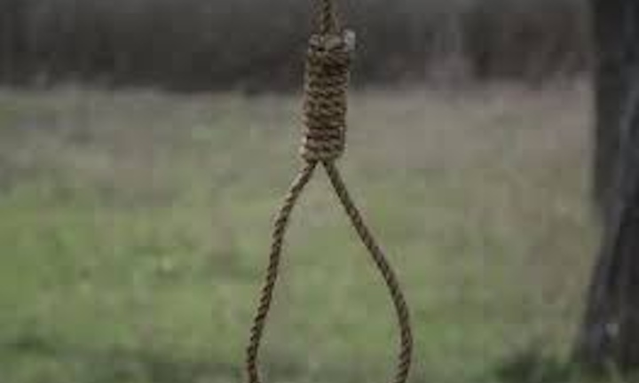 Bố bàng hoàng phát hiện con trai treo cổ sau vườn nhà