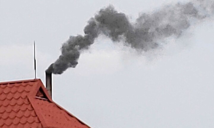 Công ty may ở Bắc Ninh xả khói đen kịt khiến khu dân cư nghẹt thở