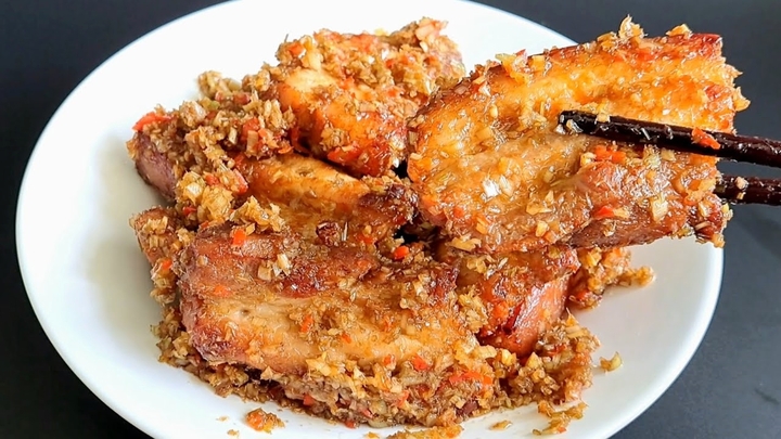 Cách làm món thịt ba rọi chiên sả ớt thơm ngon khó cưỡng