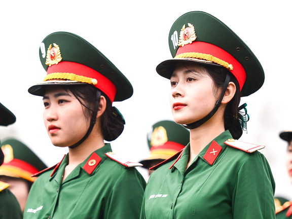 Ngắm những 'bóng hồng' trên thao trường tập luyện diễu binh cho đại lễ 30/4