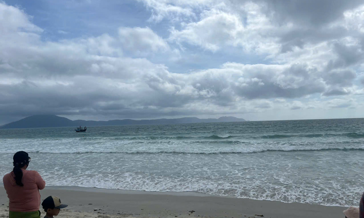 Khánh Hòa: Rủ nhau tắm biển, hai anh em mất tích