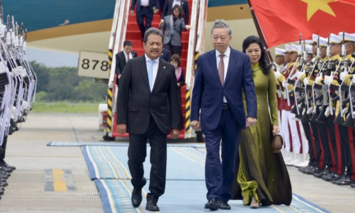 Indonesia bắn 7 loạt đại bác chào đón Tổng Bí thư Tô Lâm và Phu nhân