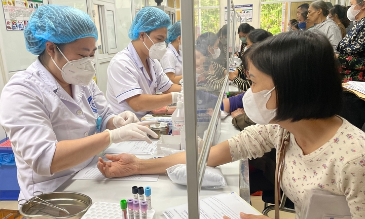 21 tuổi mắc hàng loạt 'bệnh người già'