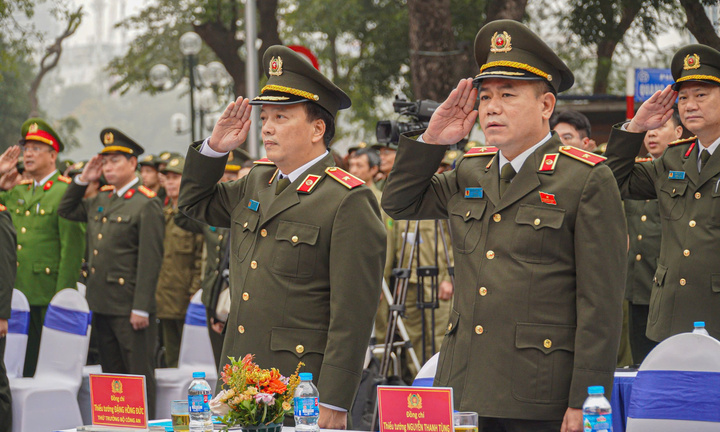 Giám đốc Công an Hà Nội tuyên dương 10 Gương mặt trẻ Công an Thủ đô