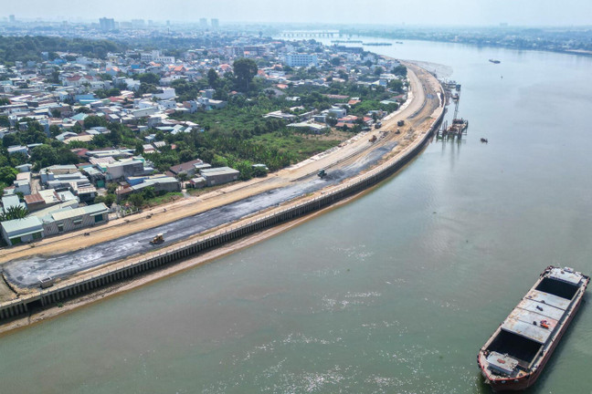 Sau hơn 3 năm thi công, đường ven sông hơn 5 km ở Đồng Nai vẫn dở dang