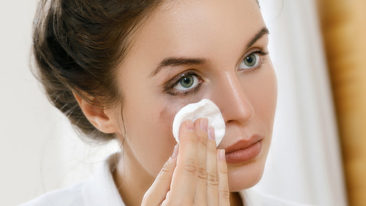 9 điều cần tránh khi tẩy trang nếu không muốn da nhanh lão hóa