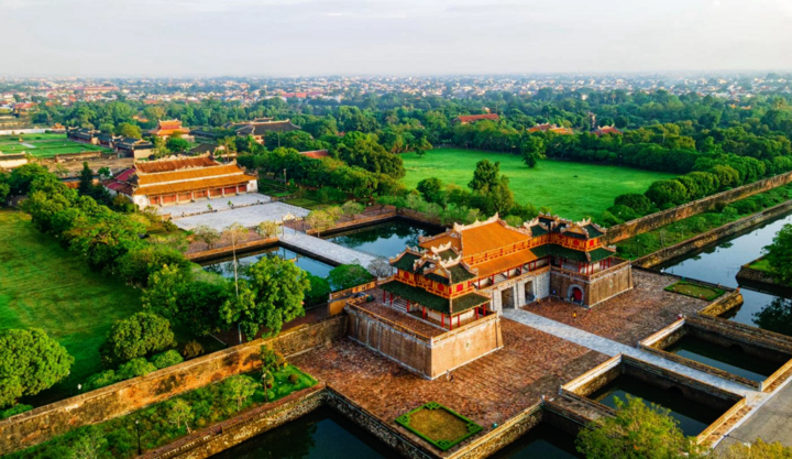 Nước ta từng có 31 tỉnh dưới thời vua nào?