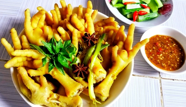 Cách làm chân gà ủ muối vàng rực, thơm ngon