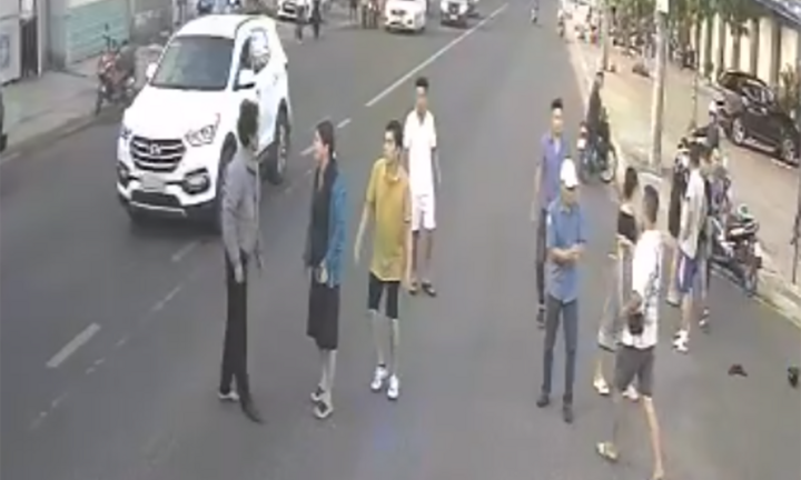 Nhân viên đánh 2 người nhập viện, chủ nhà xe Anh Phát nói gì?