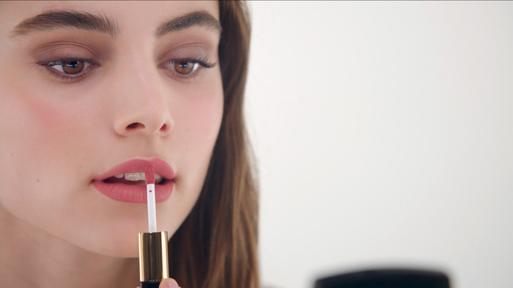 Mẹo đánh son lâu phai mà không khô môi