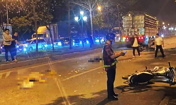 Ô tô tải va chạm với xe máy ở Hà Nội, 2 người tử vong