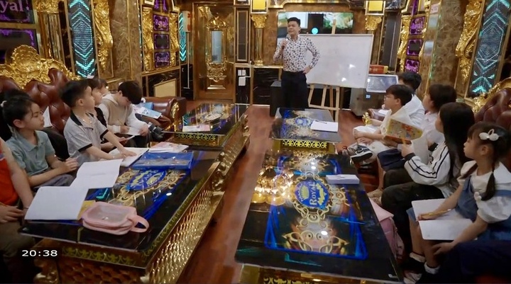 Gặp nhau cuối tuần gây tranh cãi vì tình tiết học thêm ở quán karaoke, nhà nghỉ