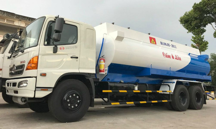 Ô tô chở xăng, dầu đi qua hầm dài từ 100 mét trở lên bị phạt bao nhiêu tiền?